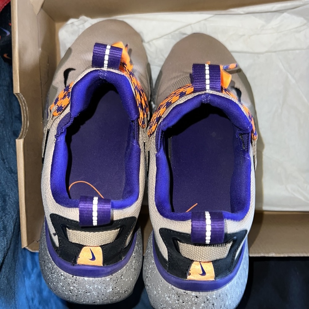 Nikes - Picture 4 of 5